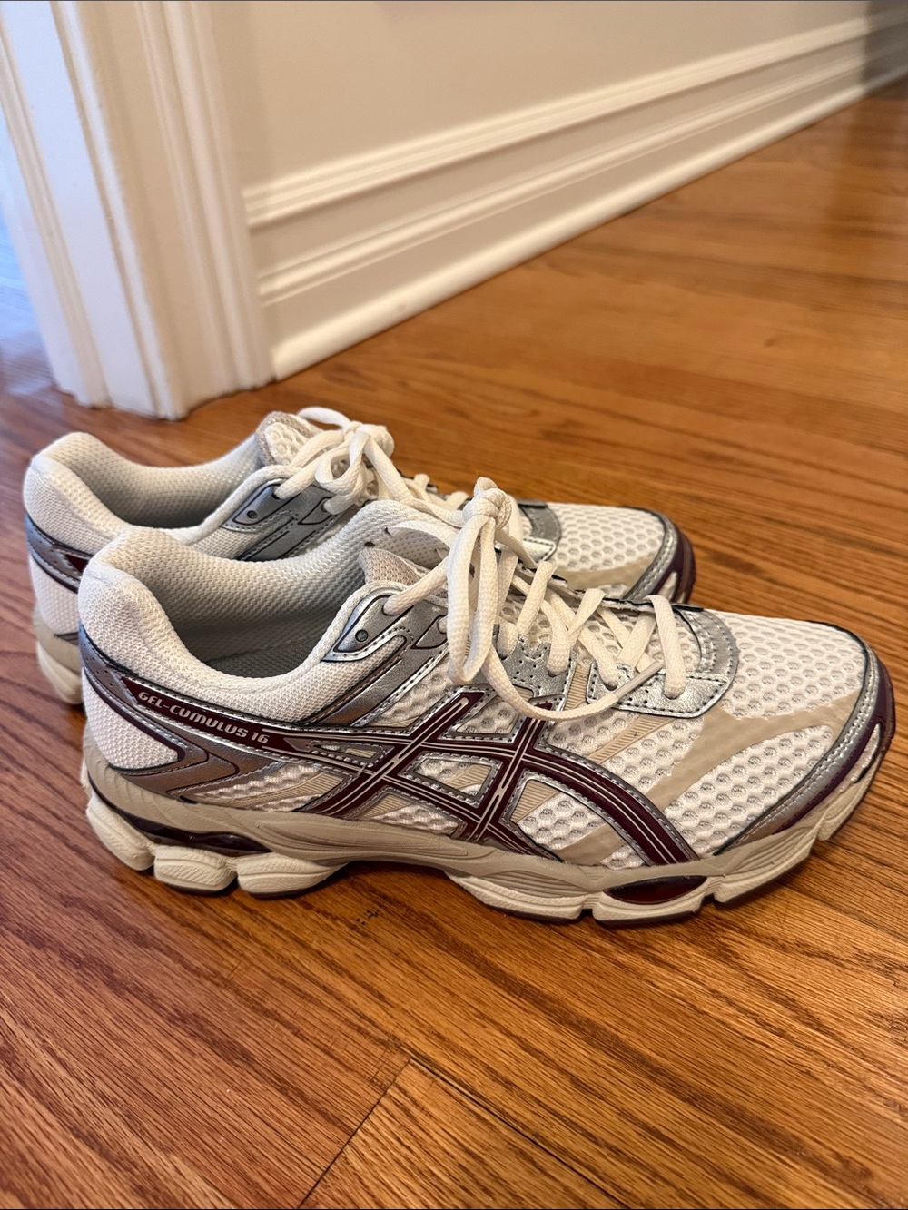 New Asics Women's Athletic Running Shoes in White and Maroon